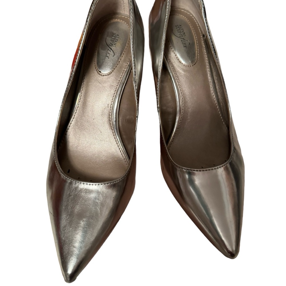 Two pares of gold heels
